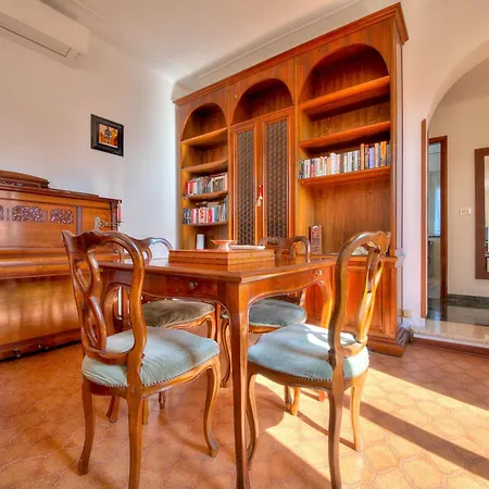 Oda ve Kahvaltı Nel Rapallo